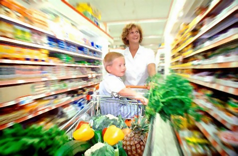 1231-woman-and-child-grocery-shopping-or